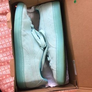 Suede classic mono iced pumas, need gone ASAP!